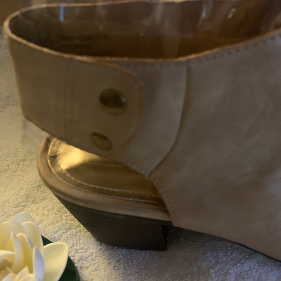 Madden Girl Sandals - Picture 5 of 8